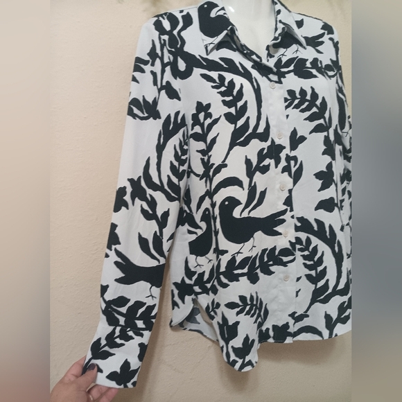 H&M Black and White 3/4 Sleeve Button Down Shirt - Picture 8 of 9